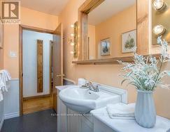 Main level 4-piece bathroom -