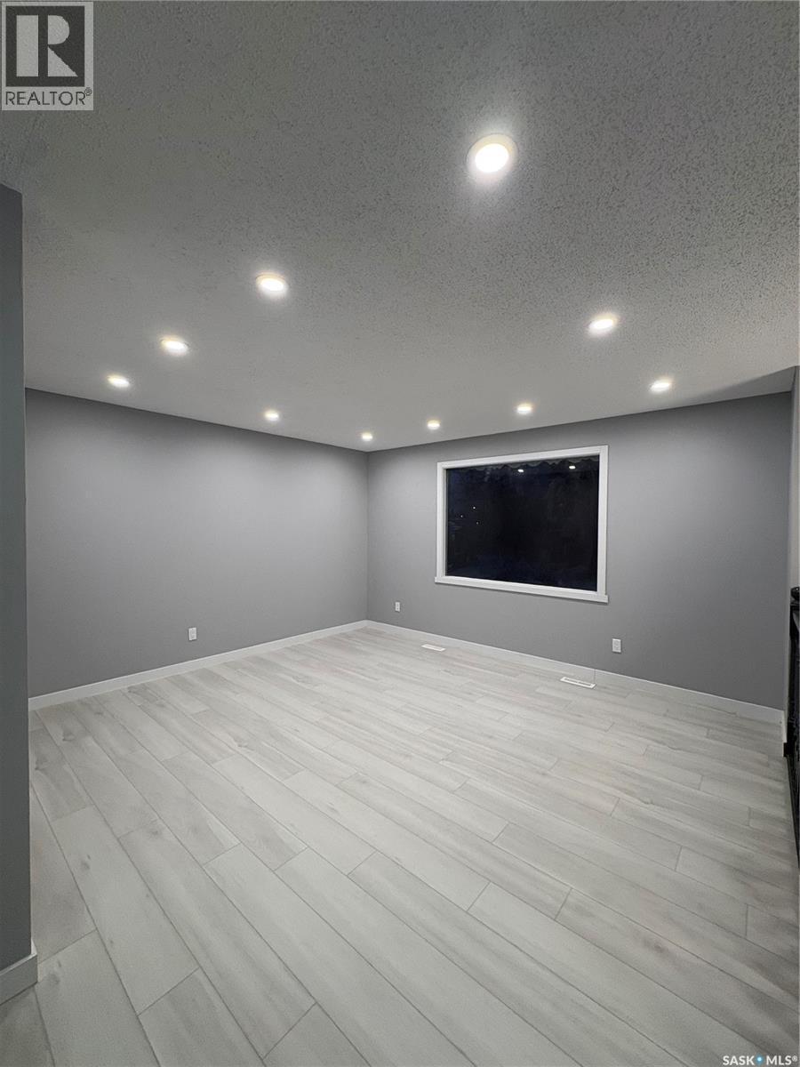 101 St Laurent Crescent, Saskatoon, SK - Indoor