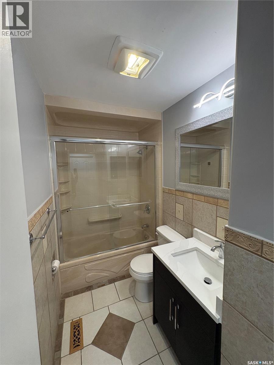 101 St Laurent Crescent, Saskatoon, SK - Indoor Photo Showing Bathroom