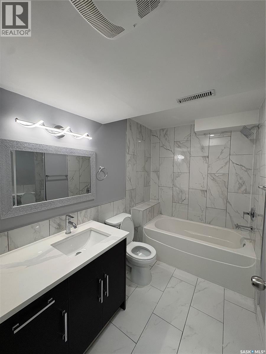 101 St Laurent Crescent, Saskatoon, SK - Indoor Photo Showing Bathroom