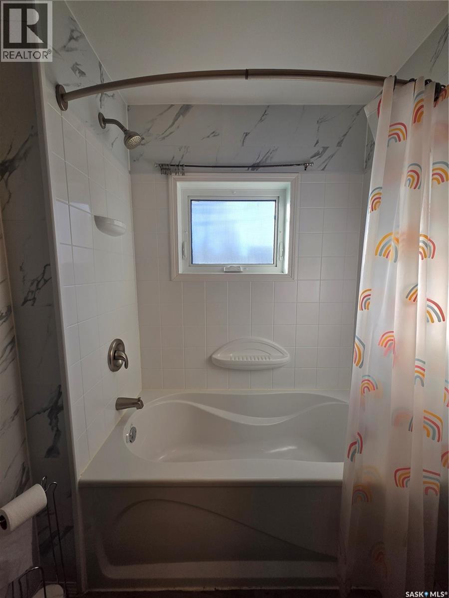 342 Tavistock Avenue, Torquay, SK - Indoor Photo Showing Bathroom