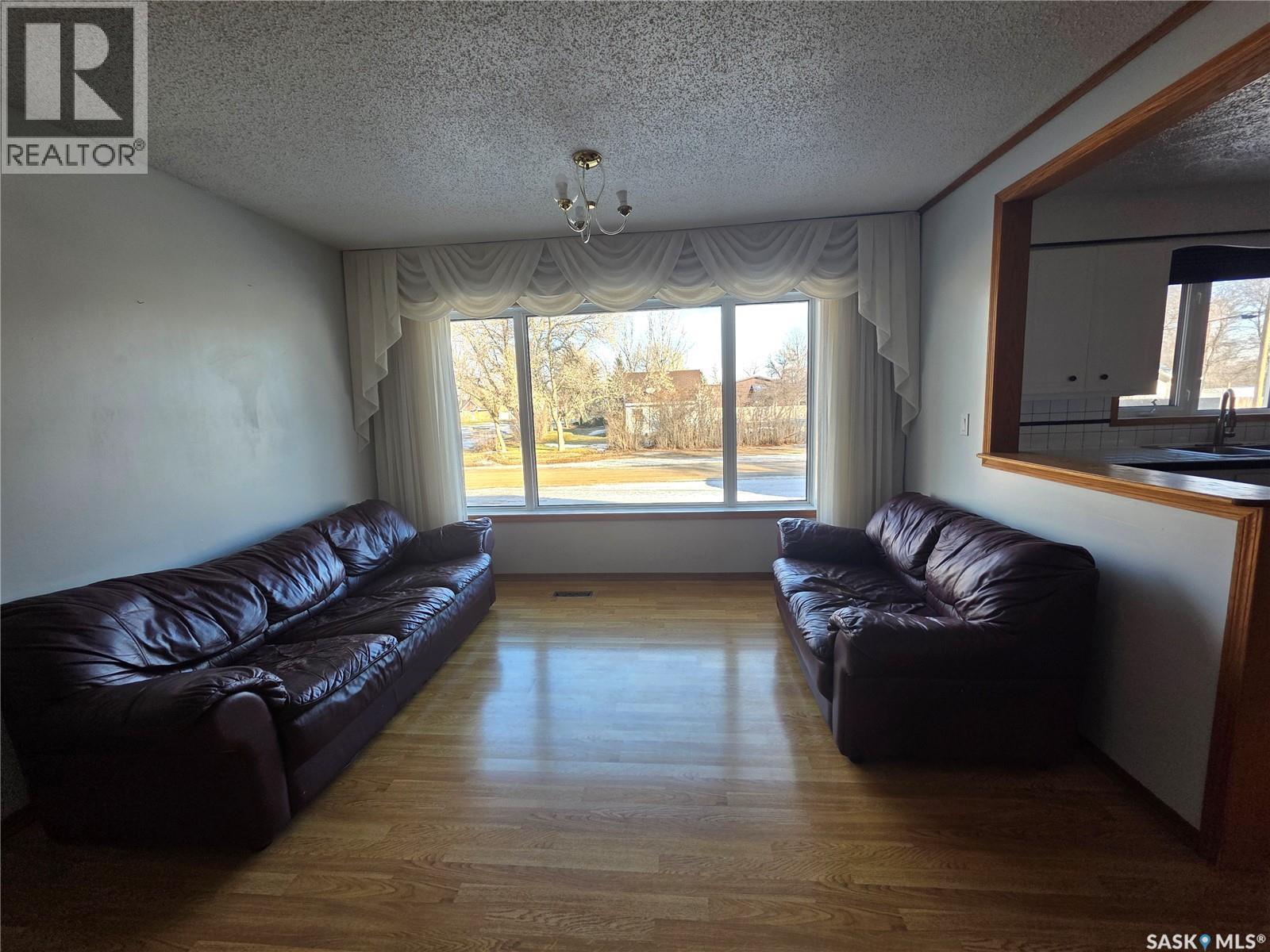 342 Tavistock Avenue, Torquay, SK - Indoor Photo Showing Living Room