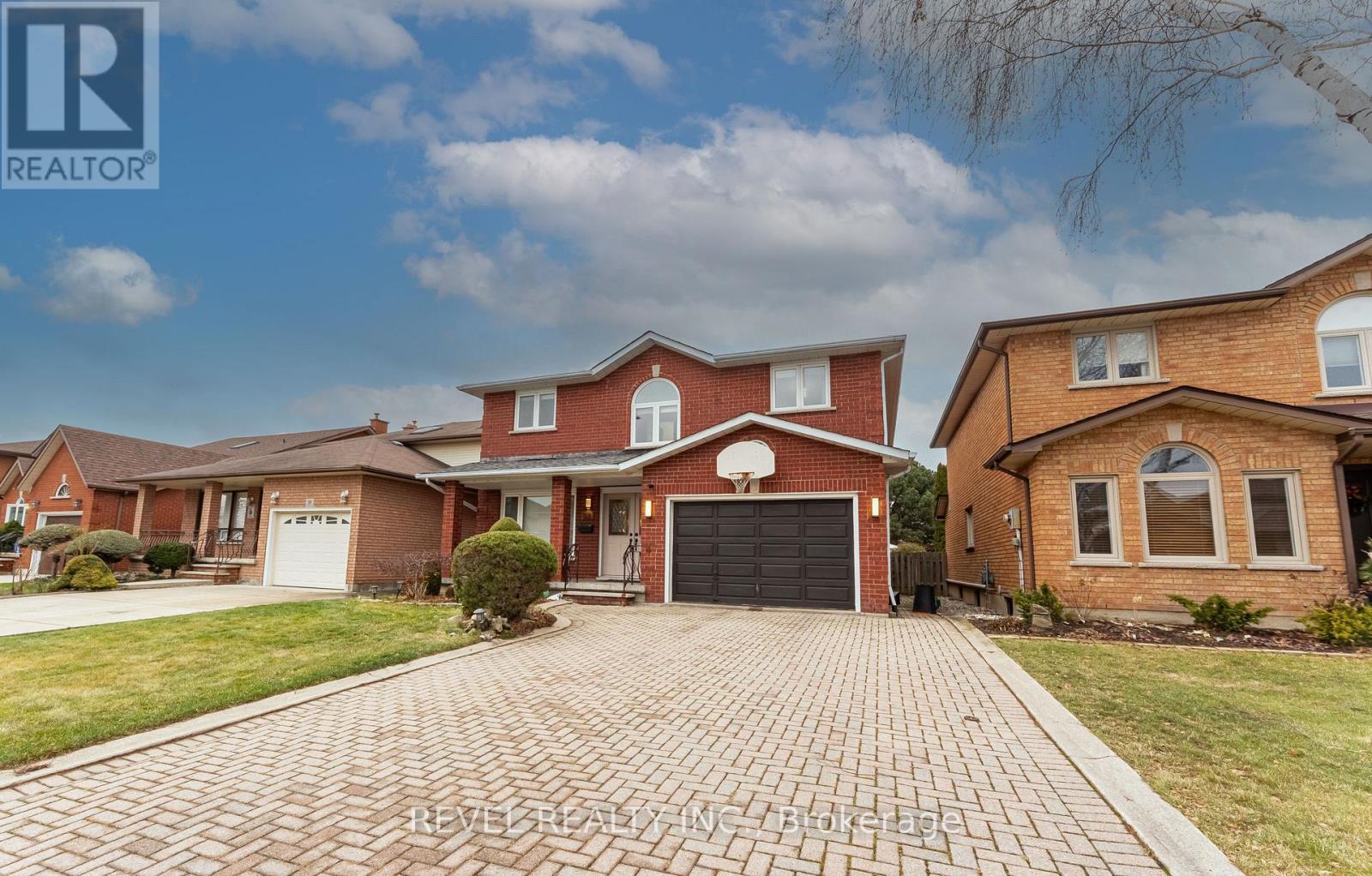 34 Haskins Court, Hamilton, ON - Outdoor With Facade