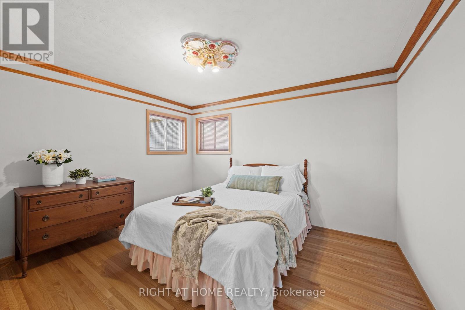 757 Dickens Avenue, Ottawa, ON - Indoor Photo Showing Bedroom
