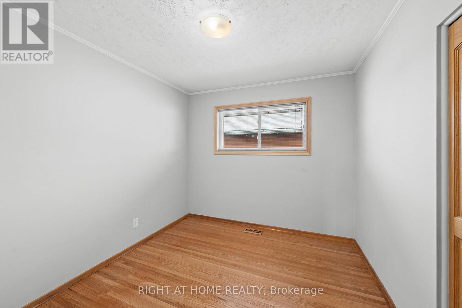 757 Dickens Avenue, Ottawa, ON - Indoor Photo Showing Other Room