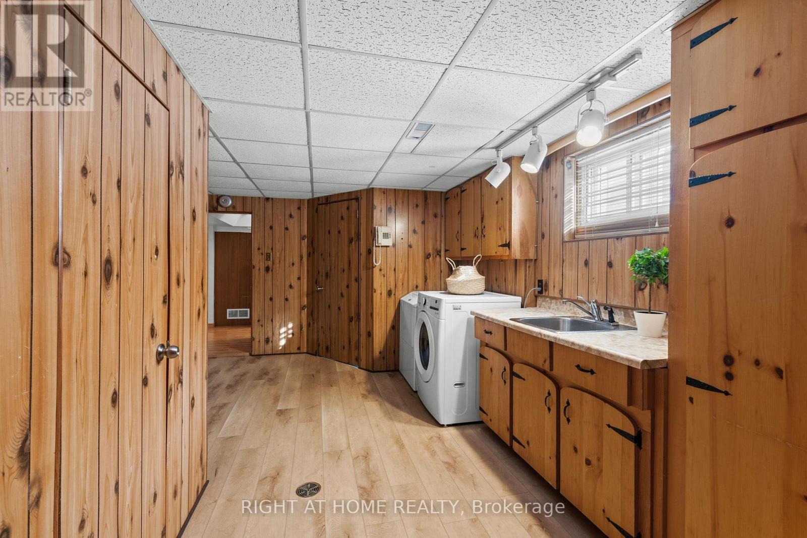 757 Dickens Avenue, Ottawa, ON - Indoor Photo Showing Laundry Room