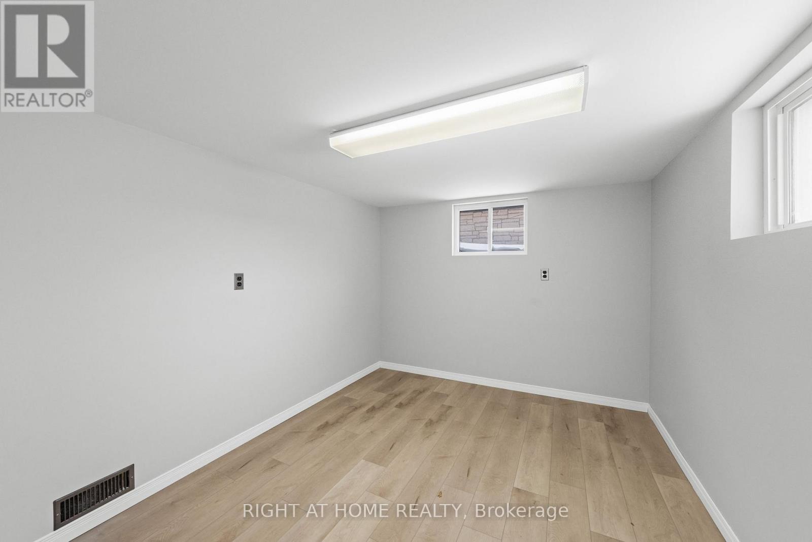 Office/bonus room with exterior access - 757 Dickens Avenue, Ottawa, ON - Indoor Photo Showing Other Room