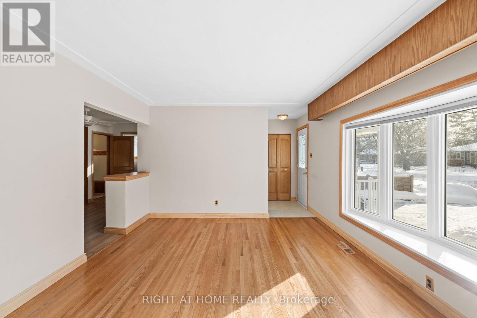757 Dickens Avenue, Ottawa, ON - Indoor Photo Showing Other Room