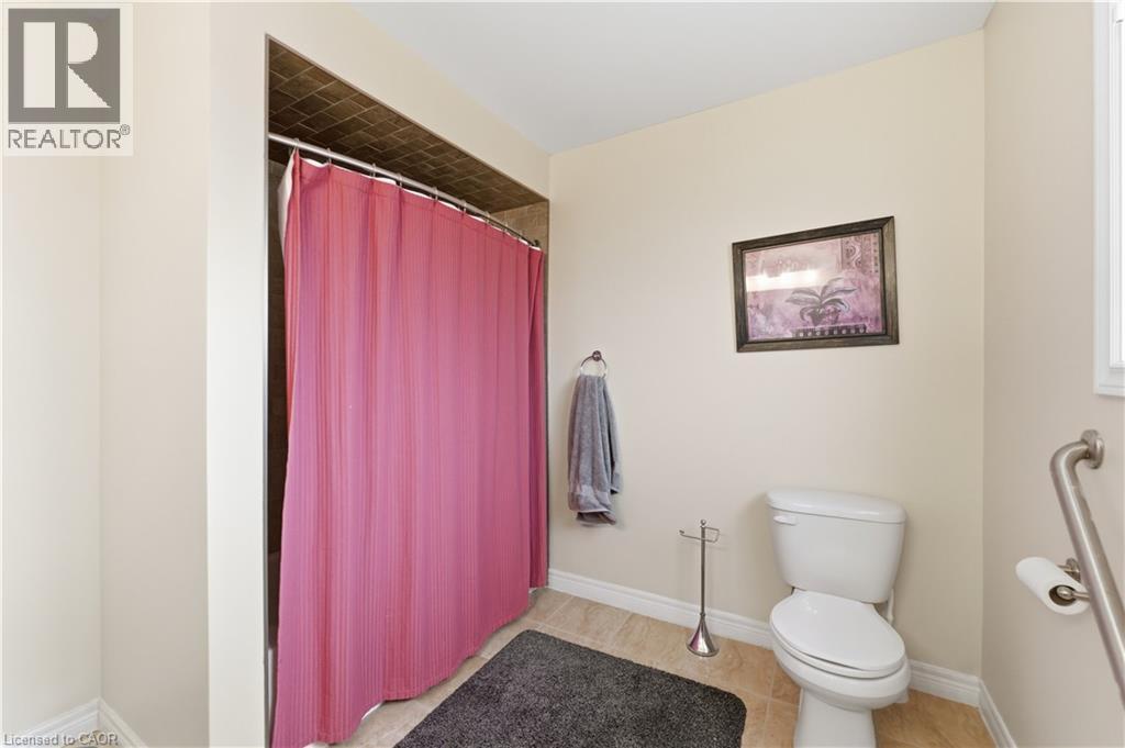 34 Haskins Court, Hamilton, ON - Indoor Photo Showing Bathroom