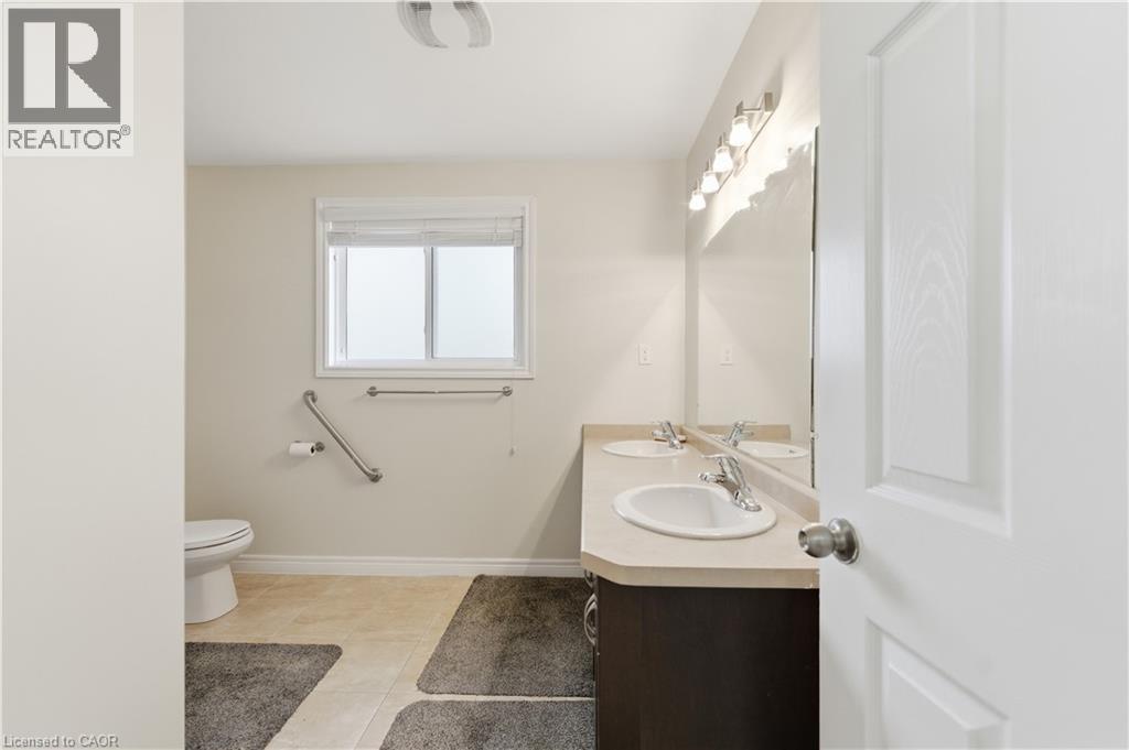 34 Haskins Court, Hamilton, ON - Indoor Photo Showing Bathroom