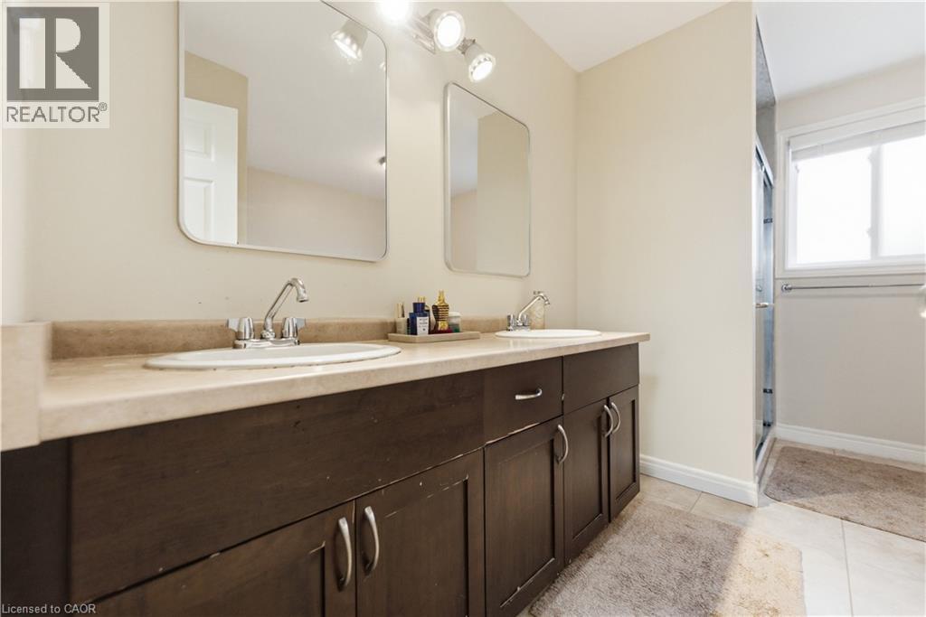 34 Haskins Court, Hamilton, ON - Indoor Photo Showing Bathroom
