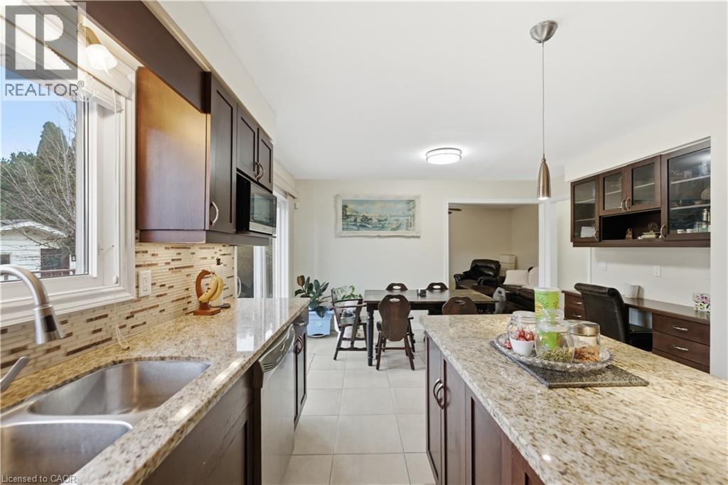 34 Haskins Court, Hamilton, ON - Indoor Photo Showing Kitchen With Double Sink