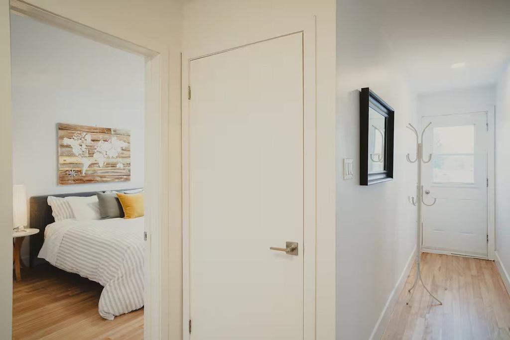 Walk-in closet - 8004 Rue Dora, Montréal (Lasalle), QC - Indoor