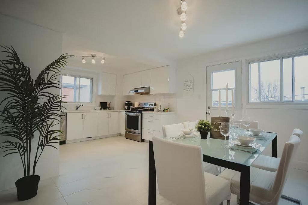 Kitchen - 8004 Rue Dora, Montréal (Lasalle), QC - Indoor Photo Showing Dining Room