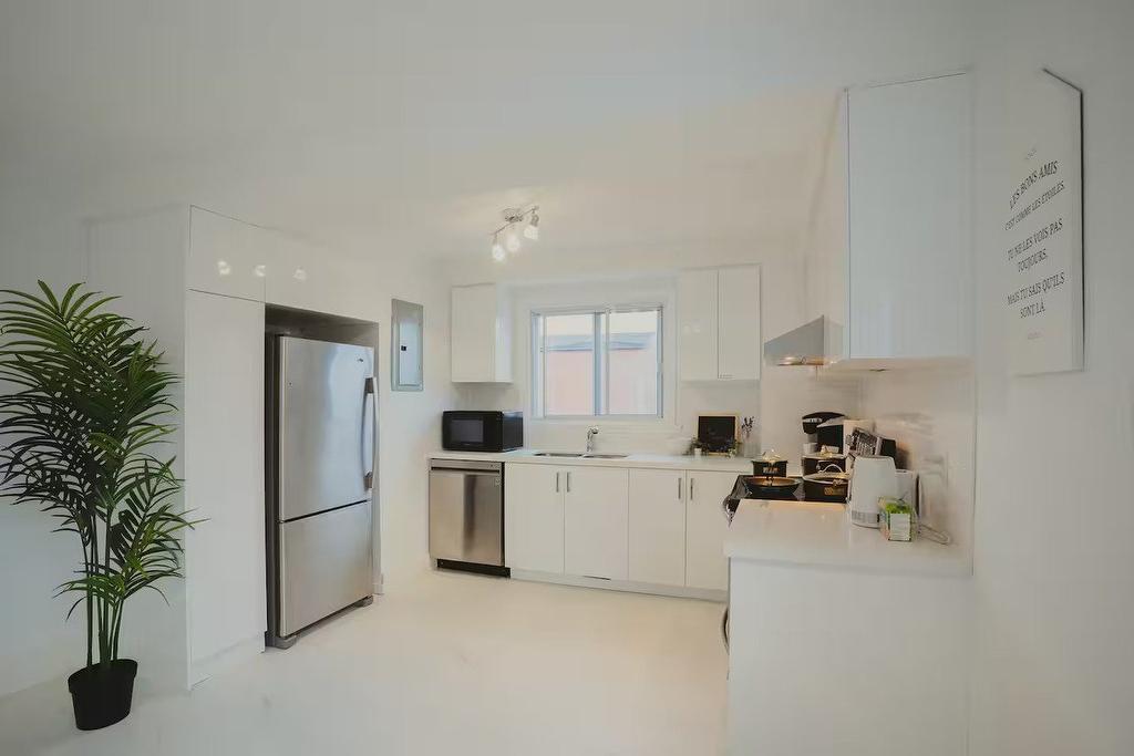 Kitchen - 8004 Rue Dora, Montréal (Lasalle), QC - Indoor Photo Showing Kitchen