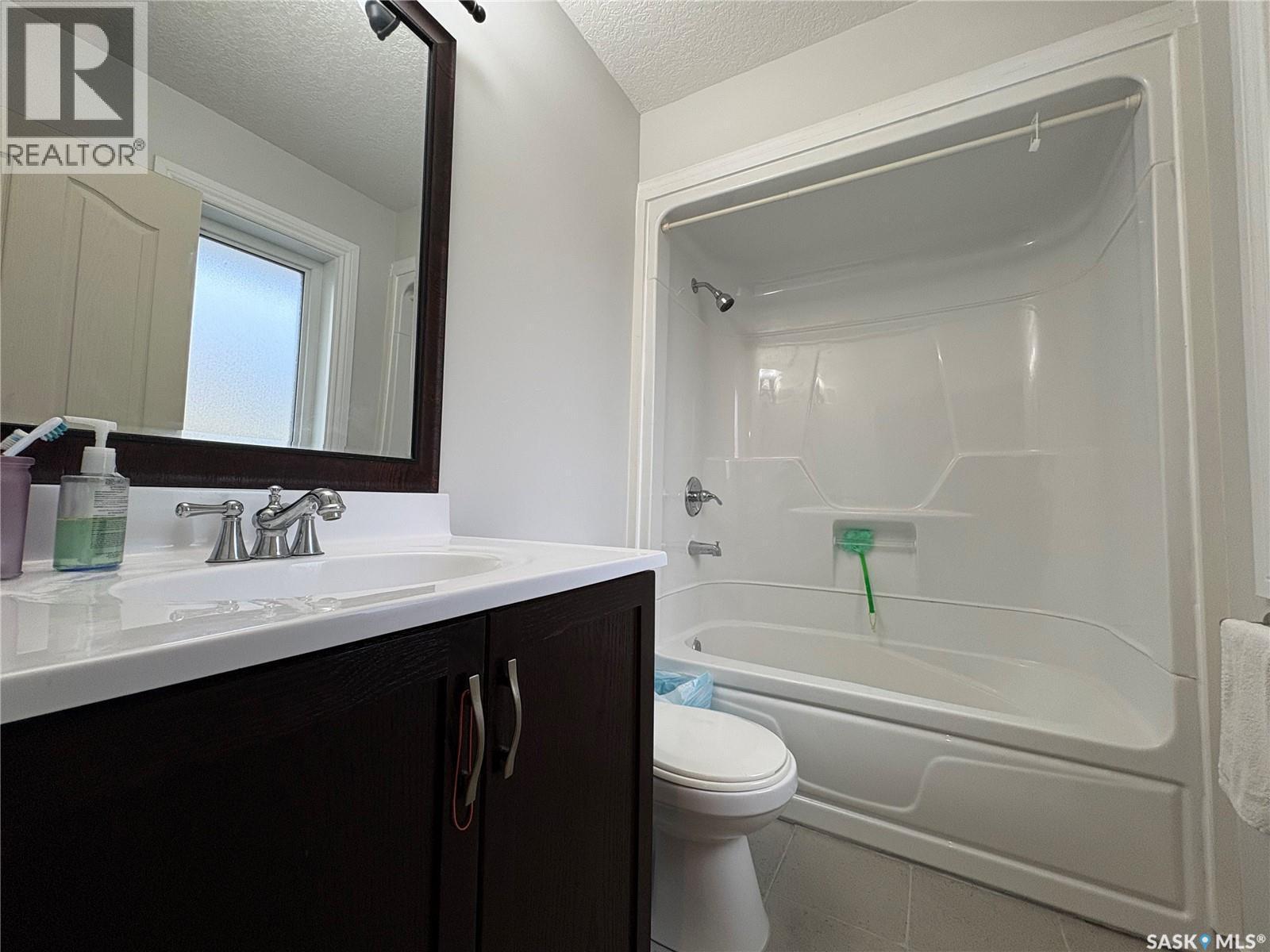 2117 Broder Street, Regina, SK - Indoor Photo Showing Bathroom