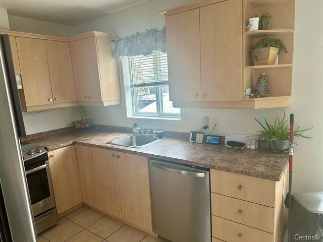 Cuisine - 8342 Boul. Lévesque E., Laval (Saint-François), QC - Indoor Photo Showing Kitchen