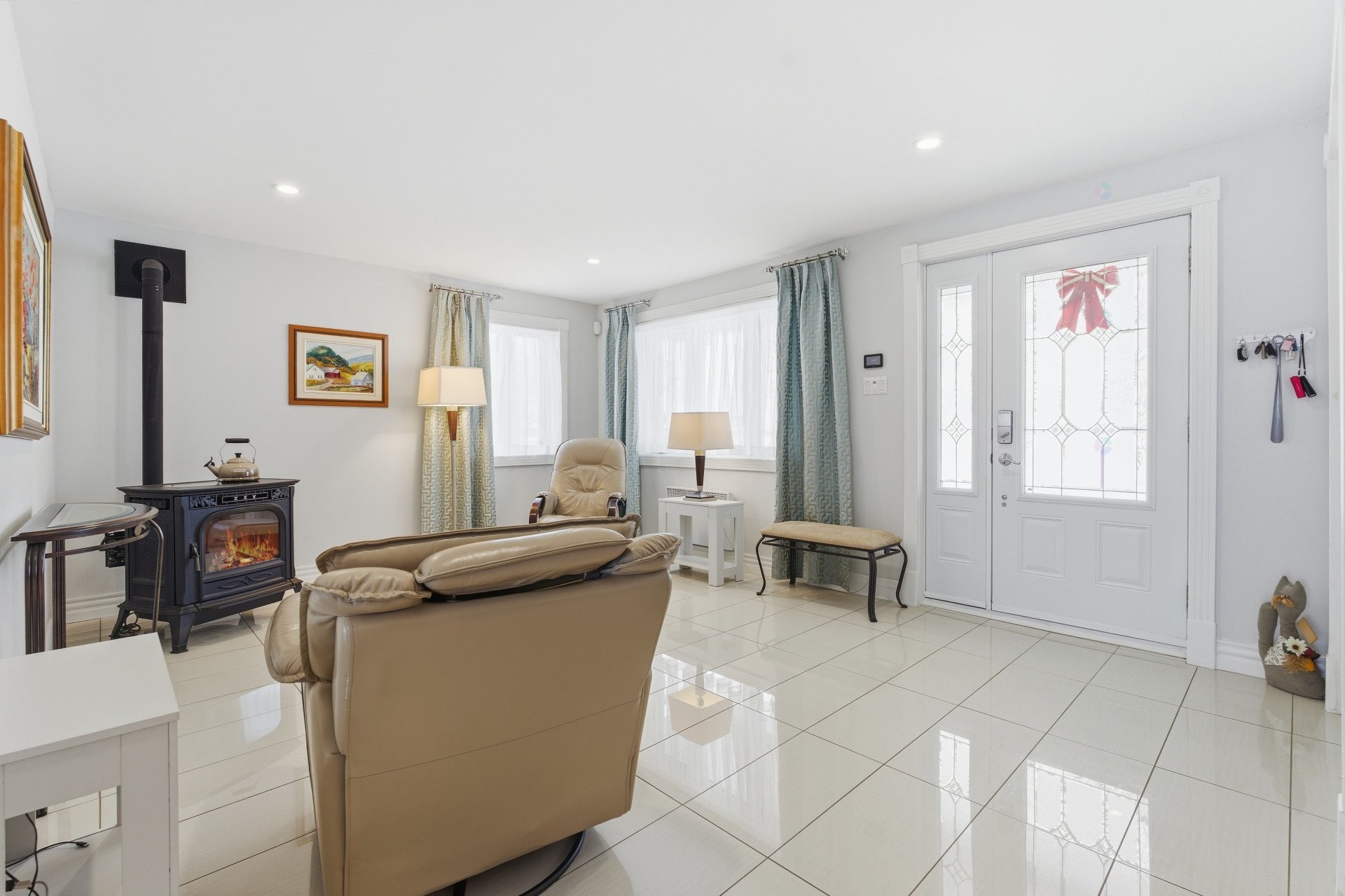 Salon - 537 Rg De La Rivière S., Saint-Lin/Laurentides, QC