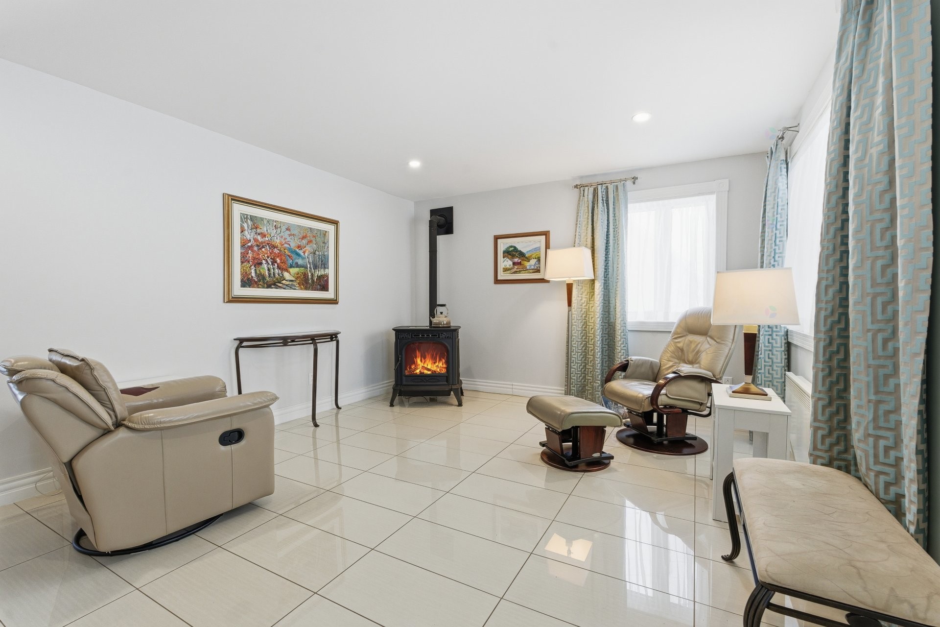 Salon - 537 Rg De La Rivière S., Saint-Lin/Laurentides, QC