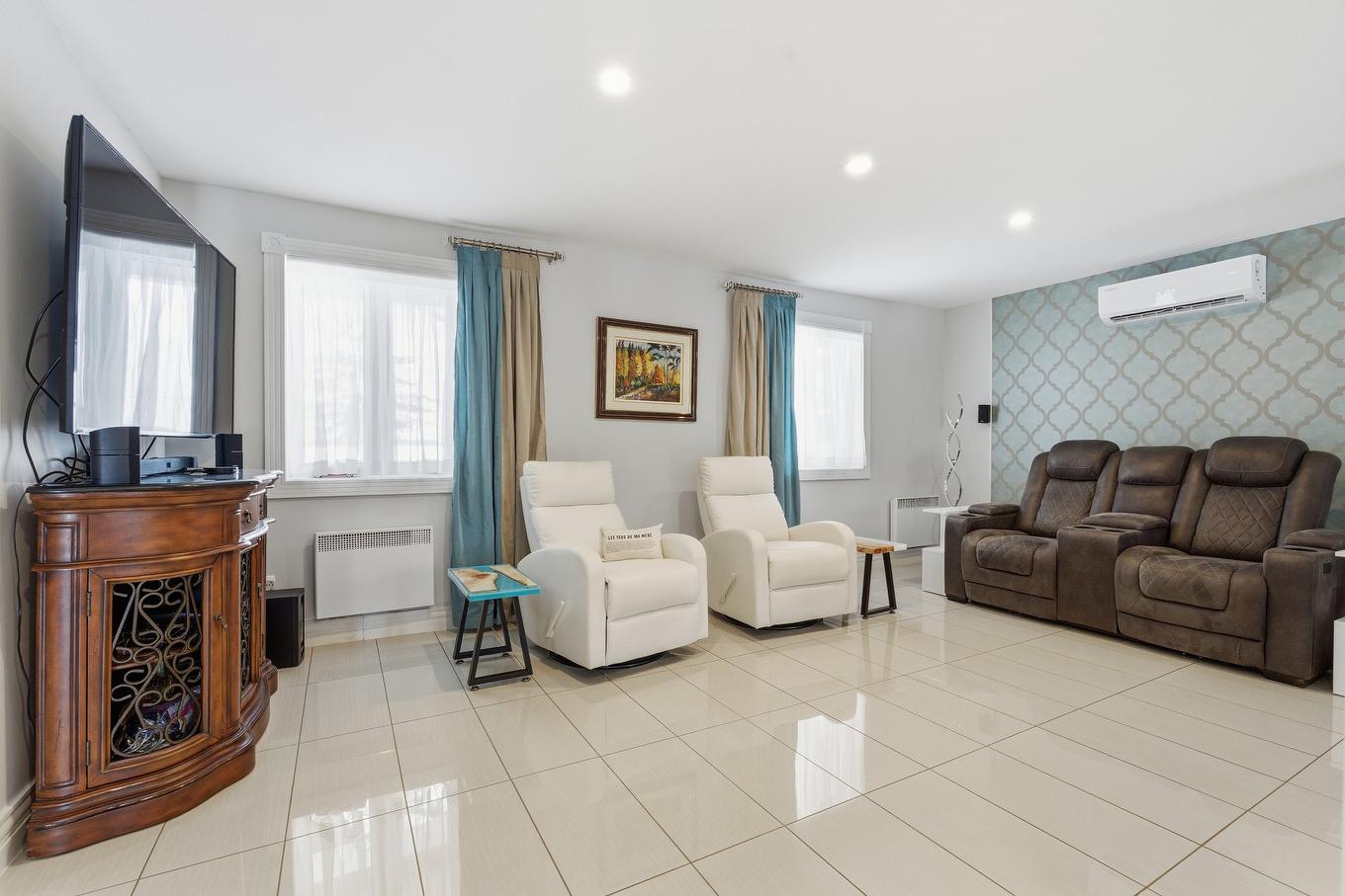 Salon - 537 Rg De La Rivière S., Saint-Lin/Laurentides, QC