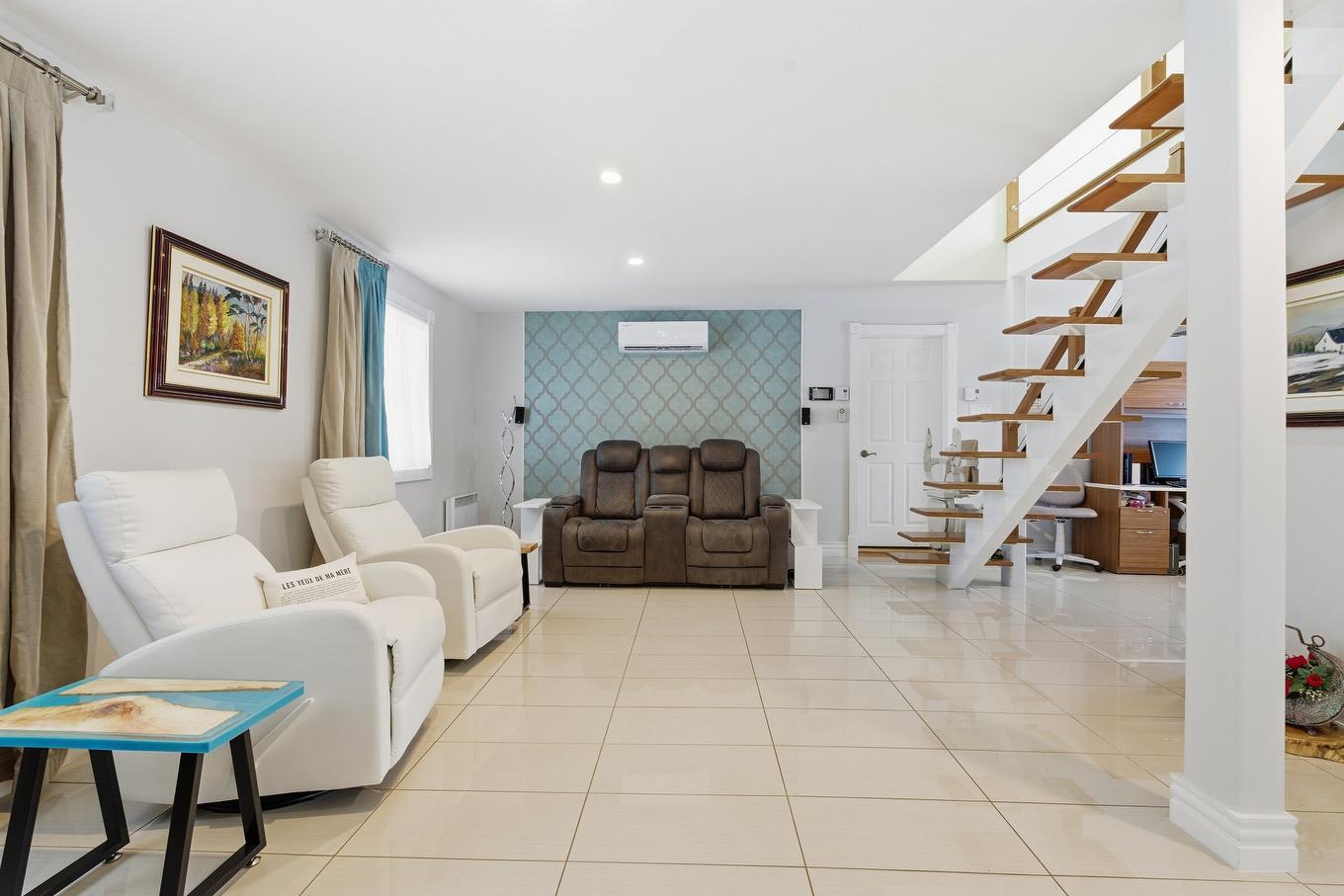 Salon - 537 Rg De La Rivière S., Saint-Lin/Laurentides, QC