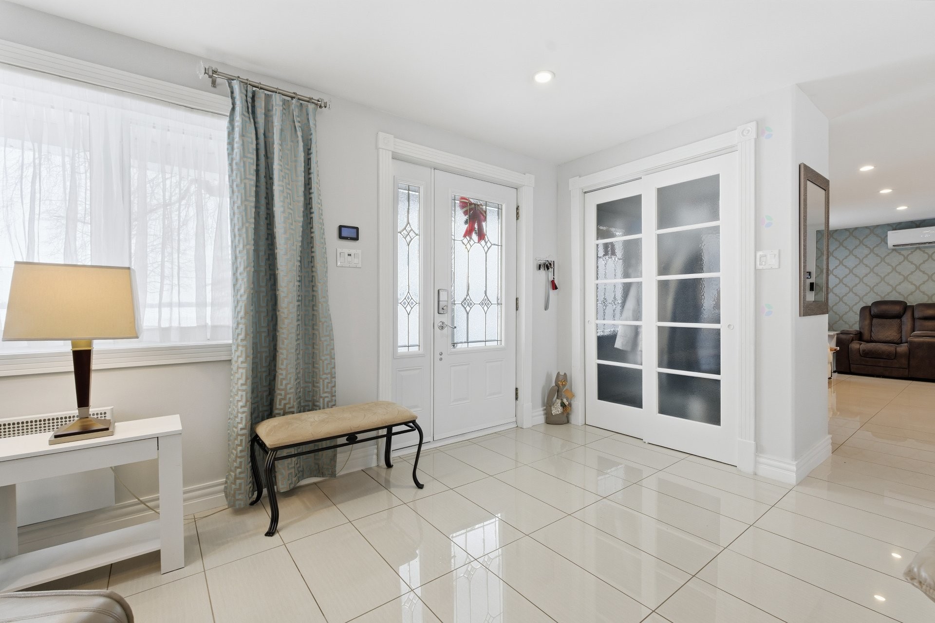 Salon - 537 Rg De La Rivière S., Saint-Lin/Laurentides, QC