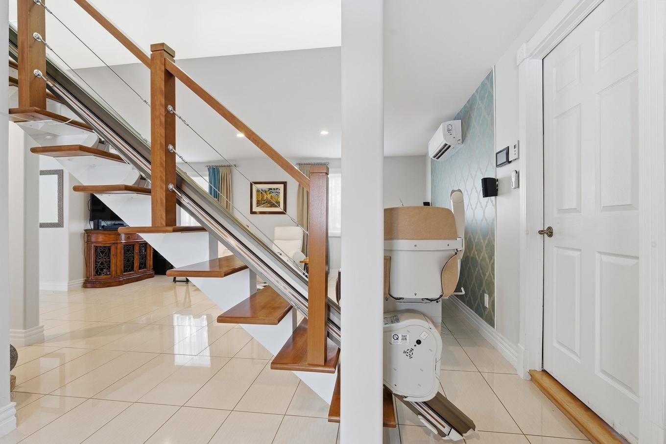 Escalier - 537Z Rg De La Rivière S., Saint-Lin/Laurentides, QC - Indoor Photo Showing Other Room