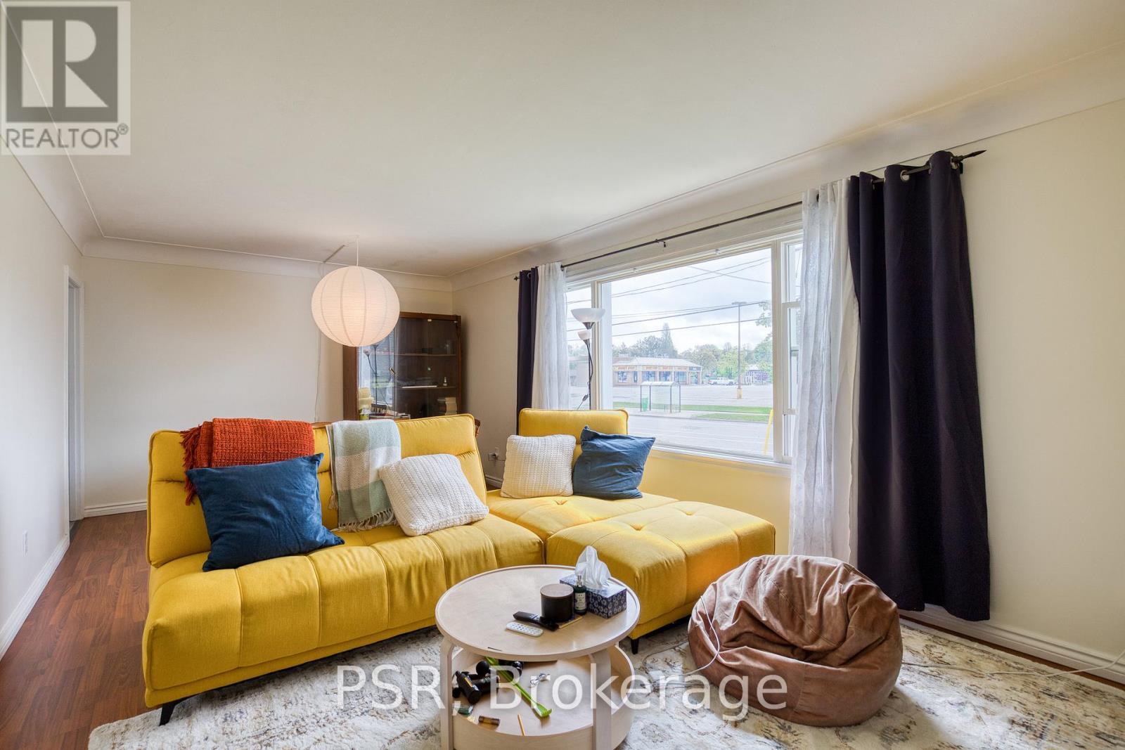 514 Krug Street, Kitchener, ON - Indoor Photo Showing Living Room