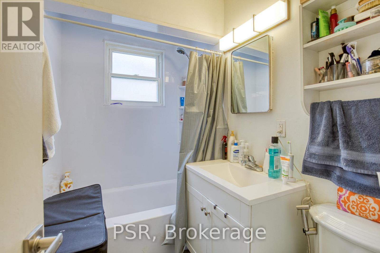 514 Krug Street, Kitchener, ON - Indoor Photo Showing Bathroom