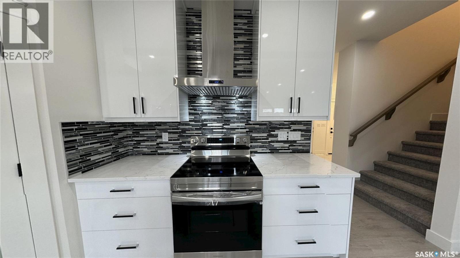 147 Woolf Bend, Saskatoon, SK - Indoor Photo Showing Kitchen