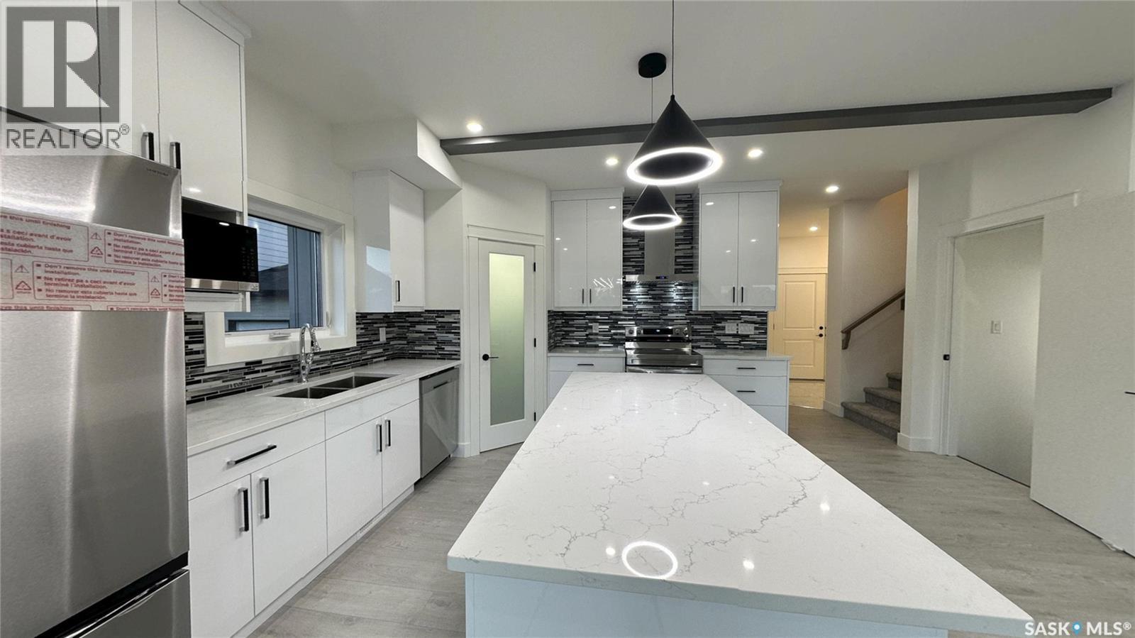 147 Woolf Bend, Saskatoon, SK - Indoor Photo Showing Kitchen With Double Sink