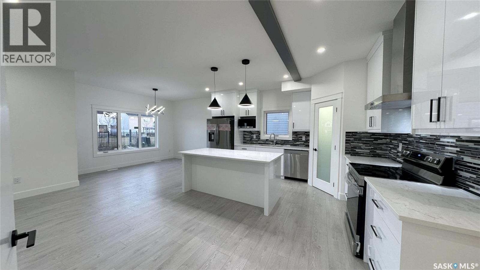 147 Woolf Bend, Saskatoon, SK - Indoor Photo Showing Kitchen With Upgraded Kitchen