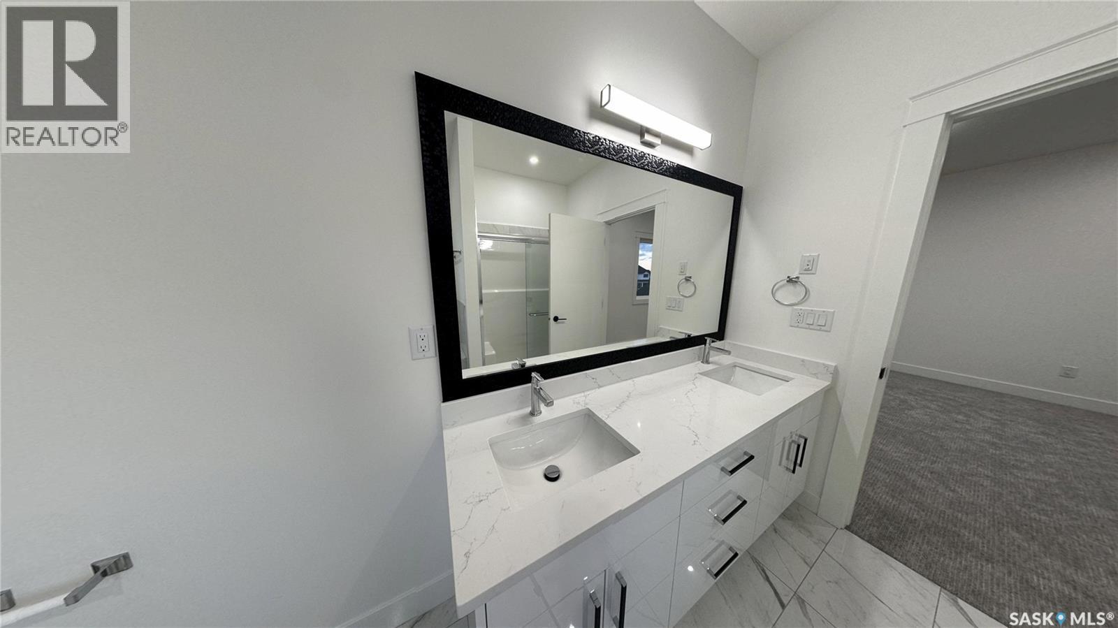 147 Woolf Bend, Saskatoon, SK - Indoor Photo Showing Bathroom
