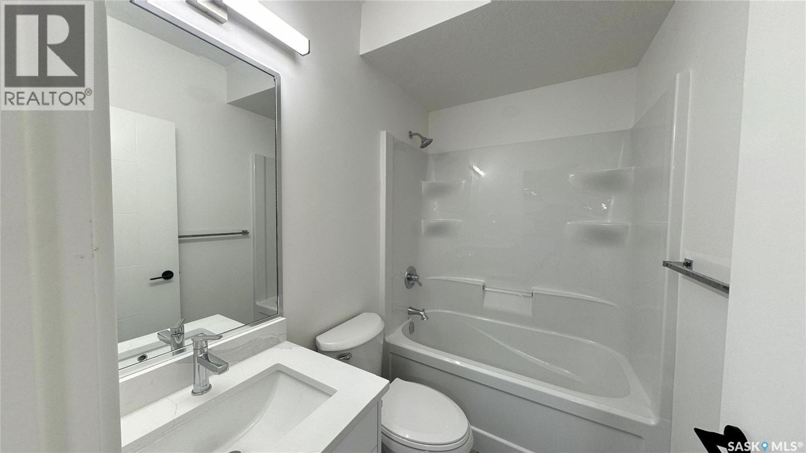 147 Woolf Bend, Saskatoon, SK - Indoor Photo Showing Bathroom