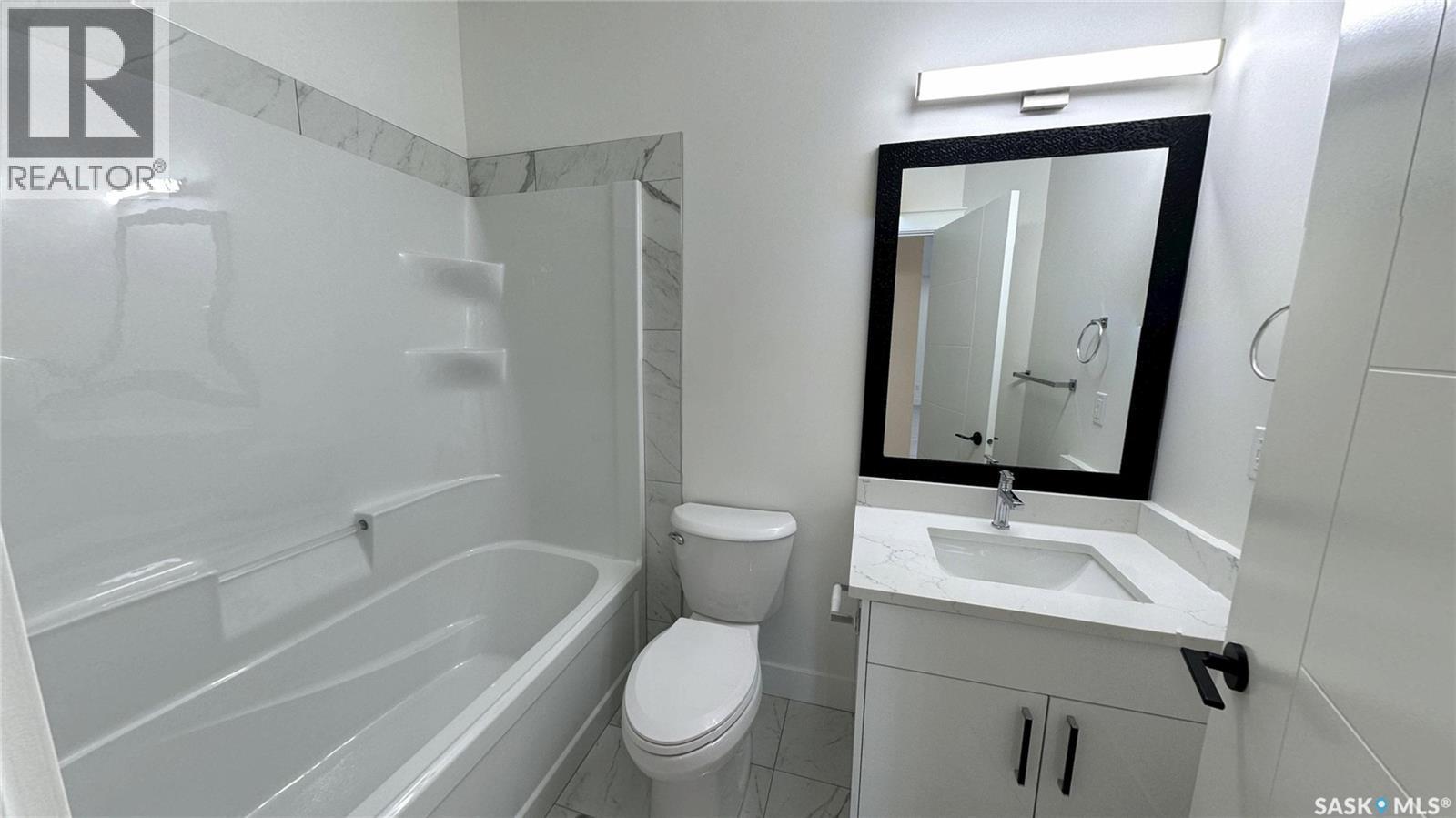 147 Woolf Bend, Saskatoon, SK - Indoor Photo Showing Bathroom