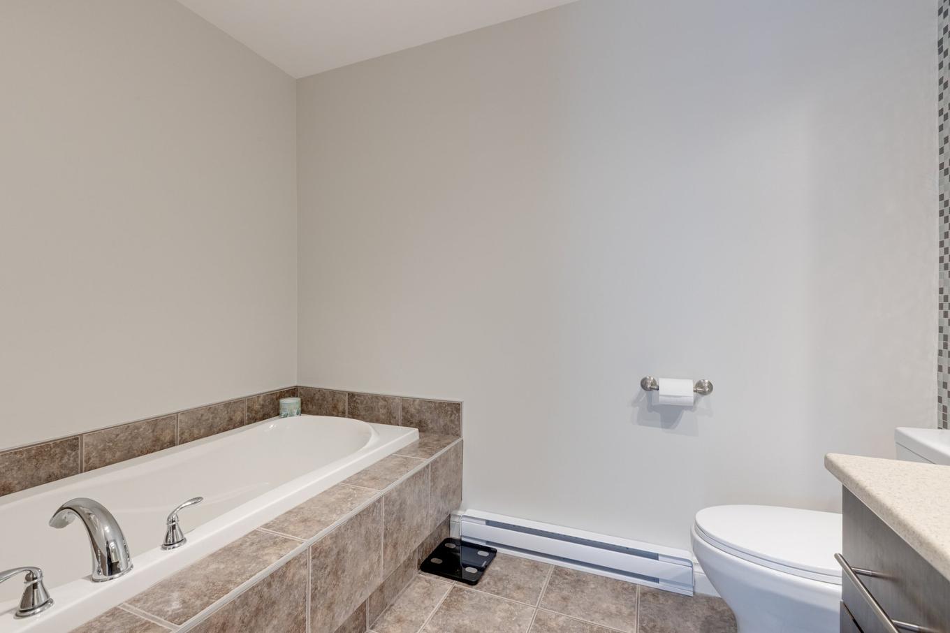 Salle de bains - 574 Rue Du Clos-Des-Ducs, Prévost, QC - Indoor Photo Showing Bathroom