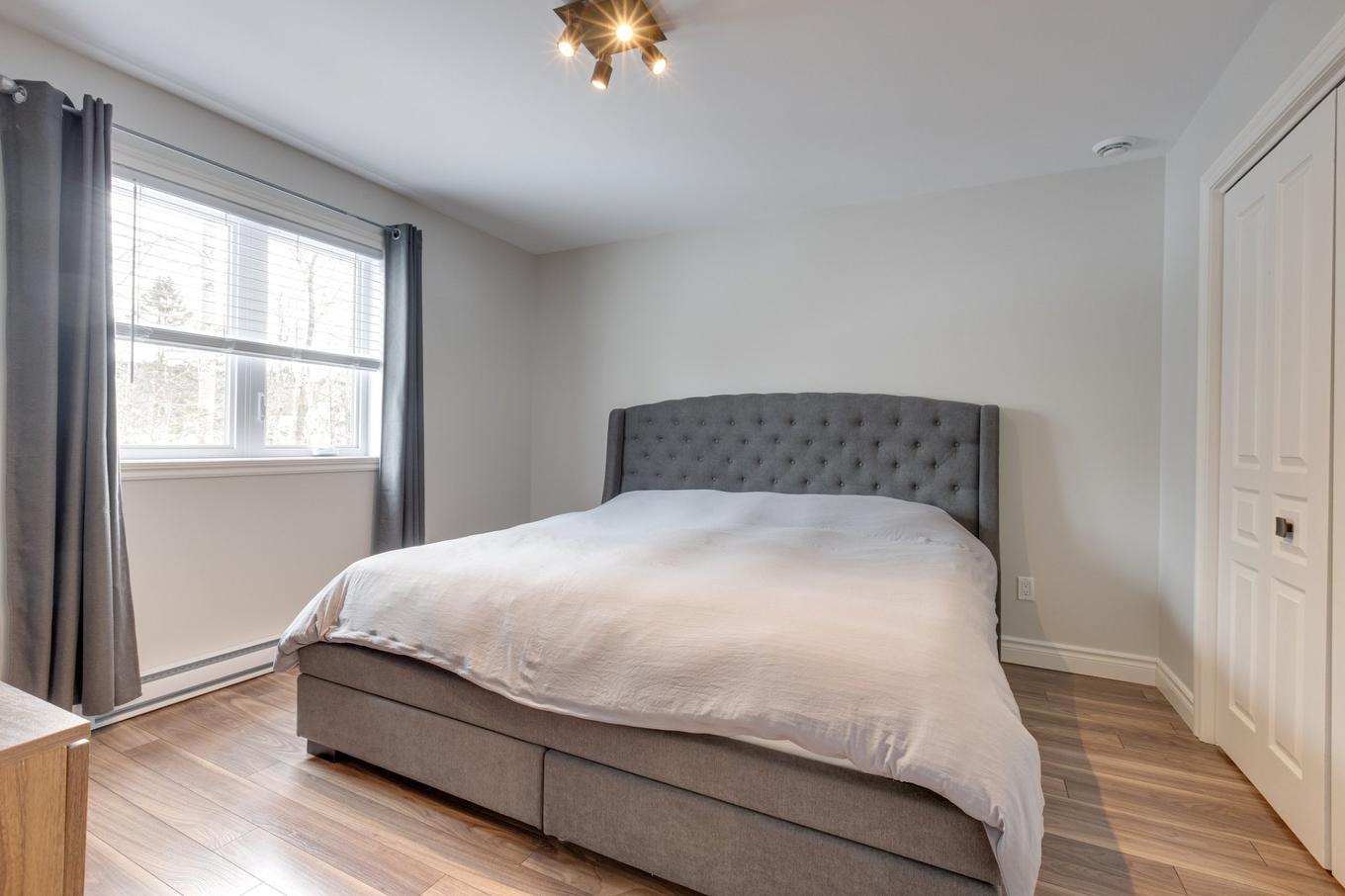 Chambre à coucher principale - 574 Rue Du Clos-Des-Ducs, Prévost, QC - Indoor Photo Showing Bedroom