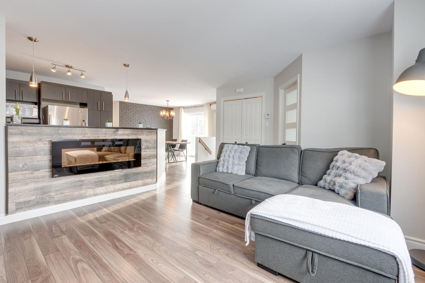 Salon - 574 Rue Du Clos-Des-Ducs, Prévost, QC - Indoor Photo Showing Living Room With Fireplace