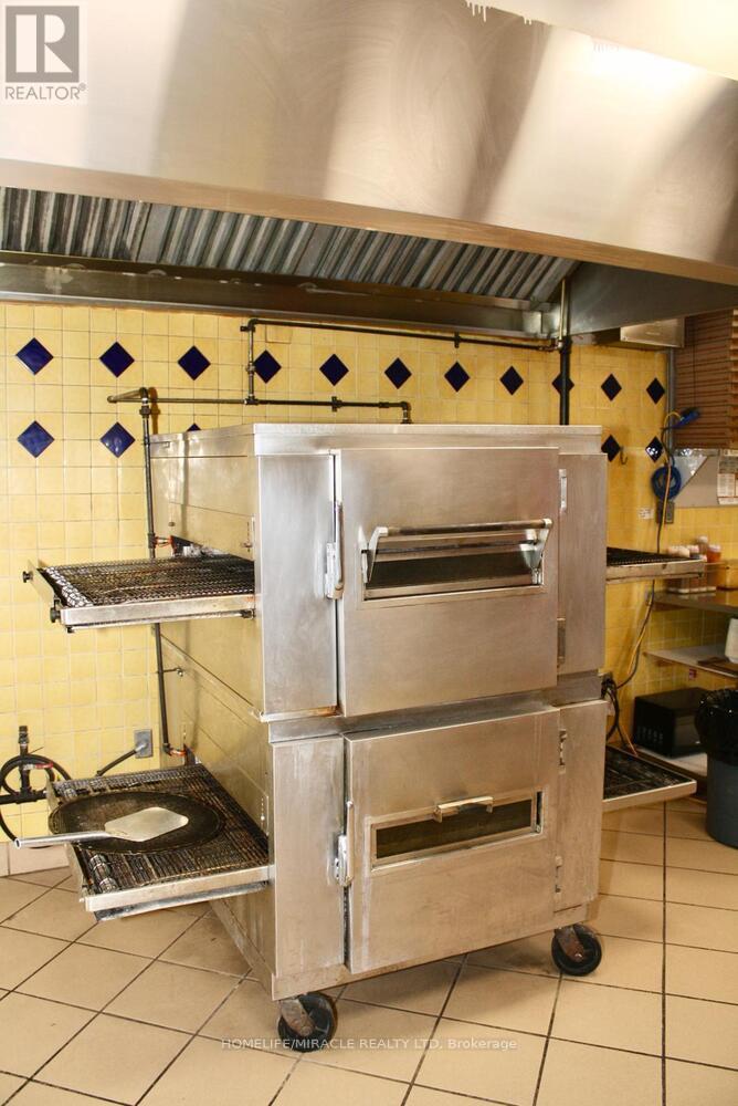 697 Queenston Road, Hamilton, ON