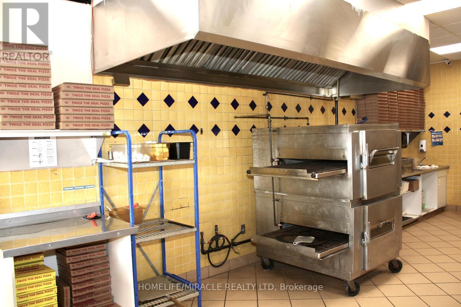 697 Queenston Road, Hamilton, ON