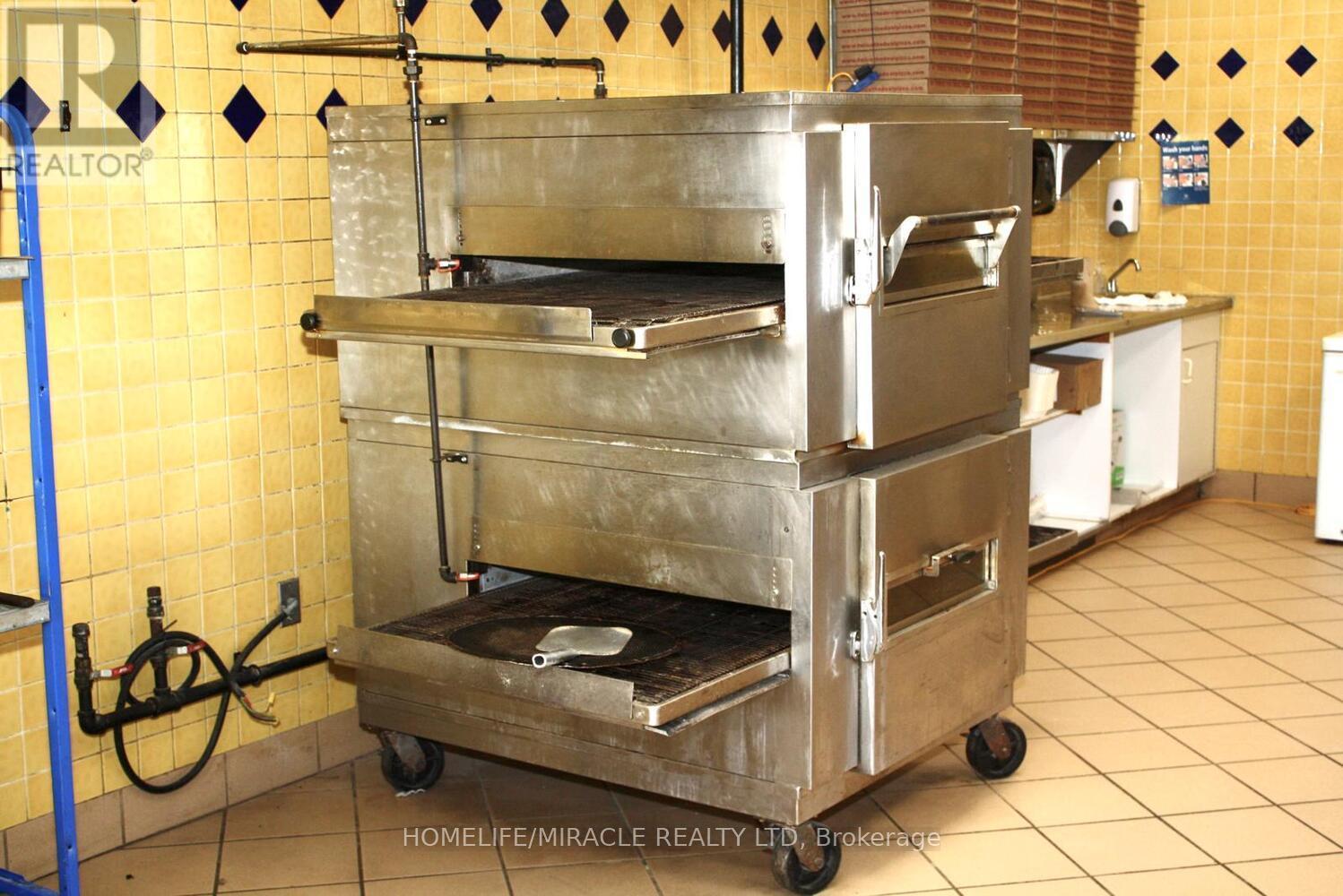 697 Queenston Road, Hamilton, ON