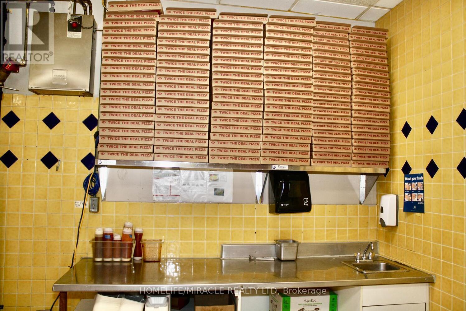 697 Queenston Road, Hamilton, ON