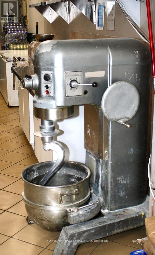 697 Queenston Road, Hamilton, ON