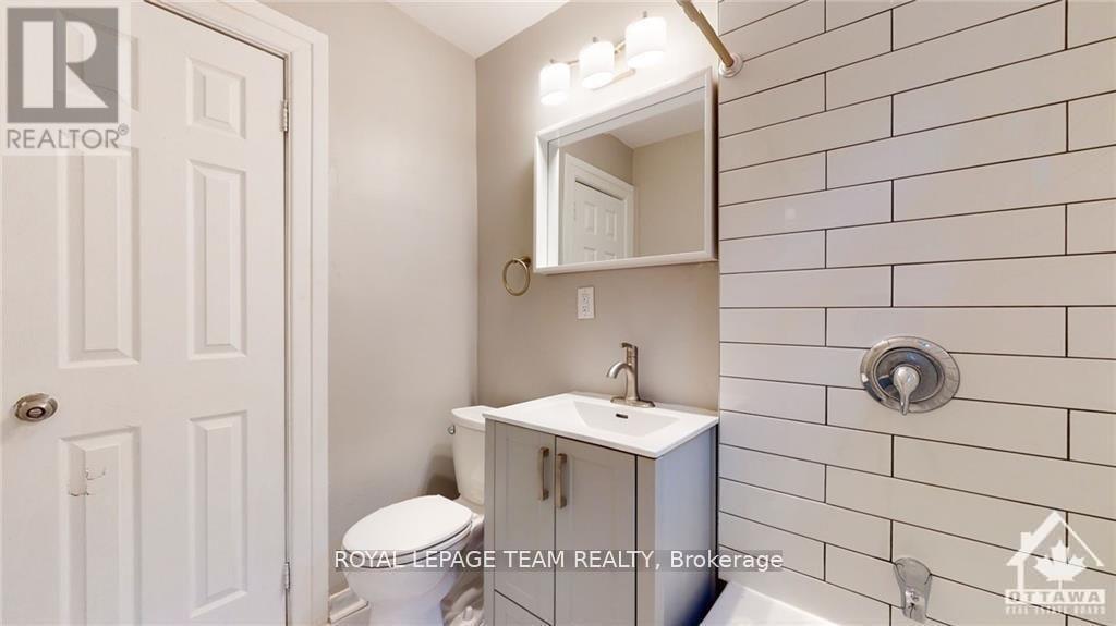 883 Somerset Street W, Ottawa, ON - Indoor Photo Showing Bathroom