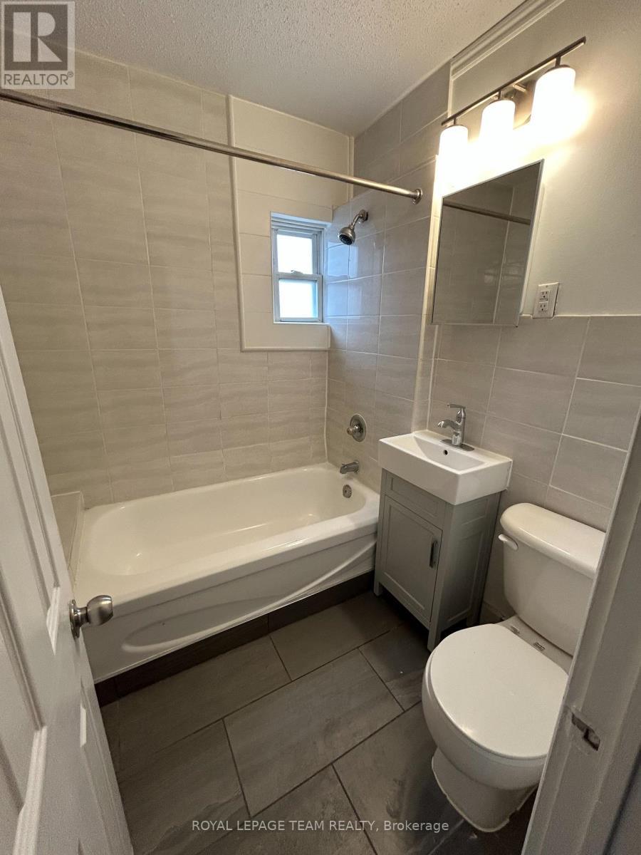883 Somerset Street W, Ottawa, ON - Indoor Photo Showing Bathroom