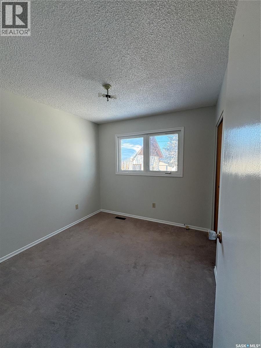 112 2Nd Avenue E, Kelvington, SK - Indoor Photo Showing Other Room