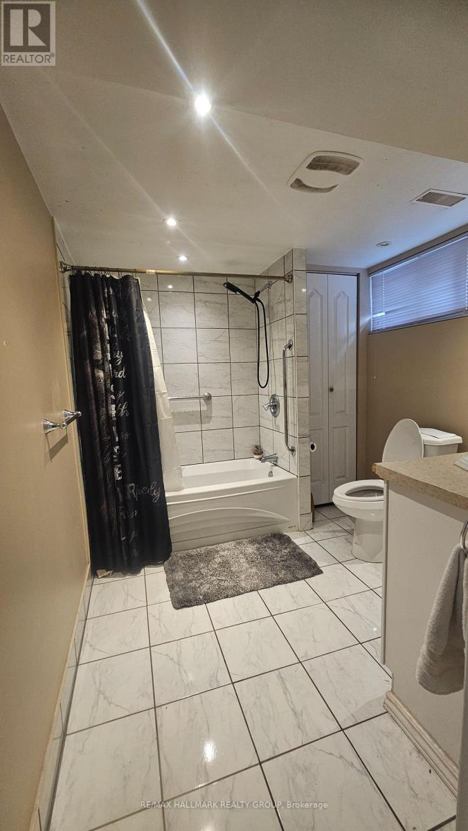 658 Dan Avenue, Ottawa, ON - Indoor Photo Showing Laundry Room