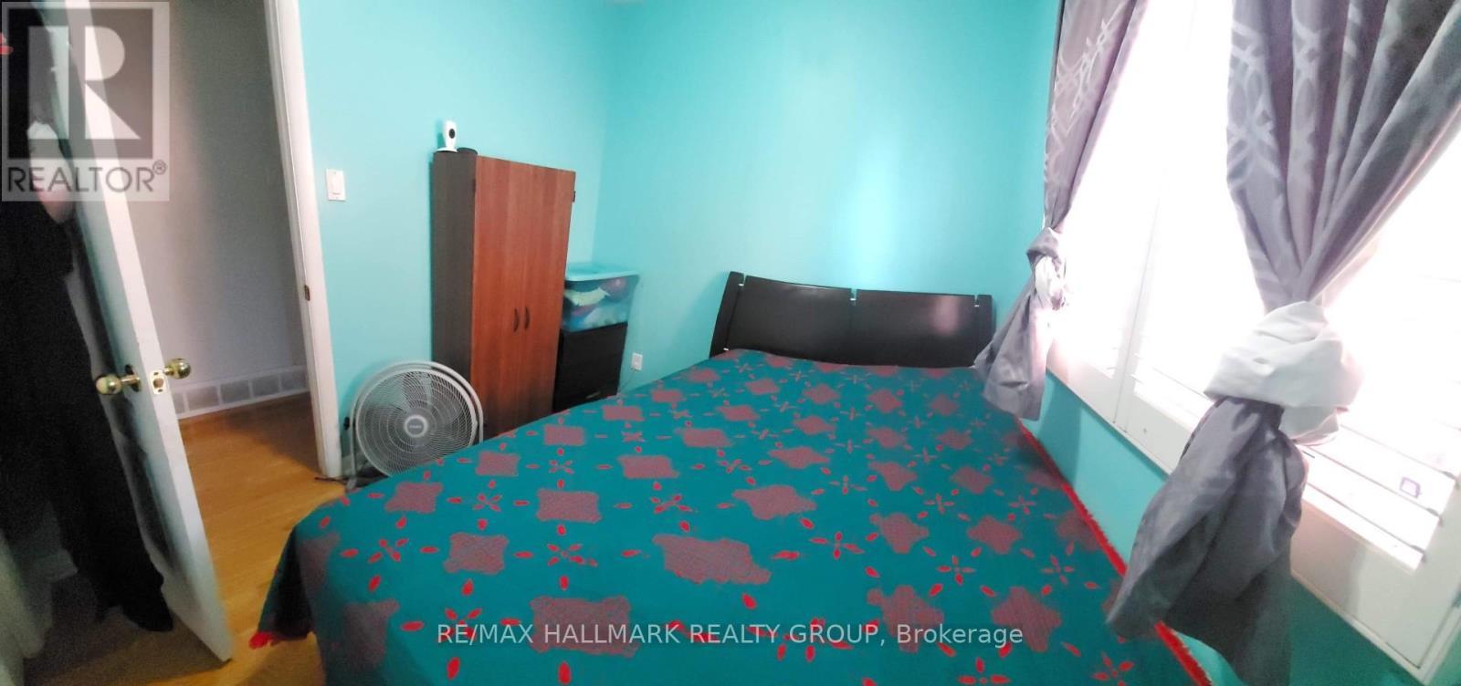 658 Dan Avenue, Ottawa, ON - Indoor Photo Showing Bedroom