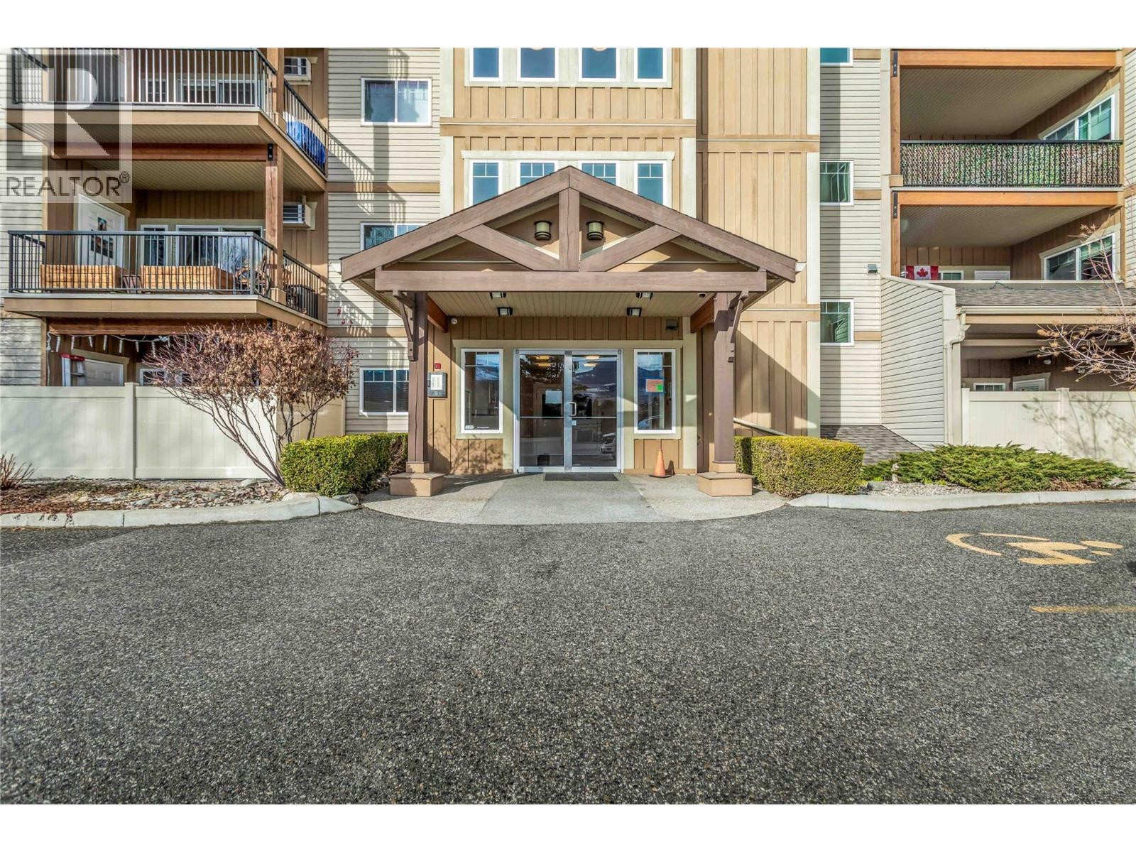 250 Hollywood Road S Unit# 302, Kelowna, BC - Outdoor