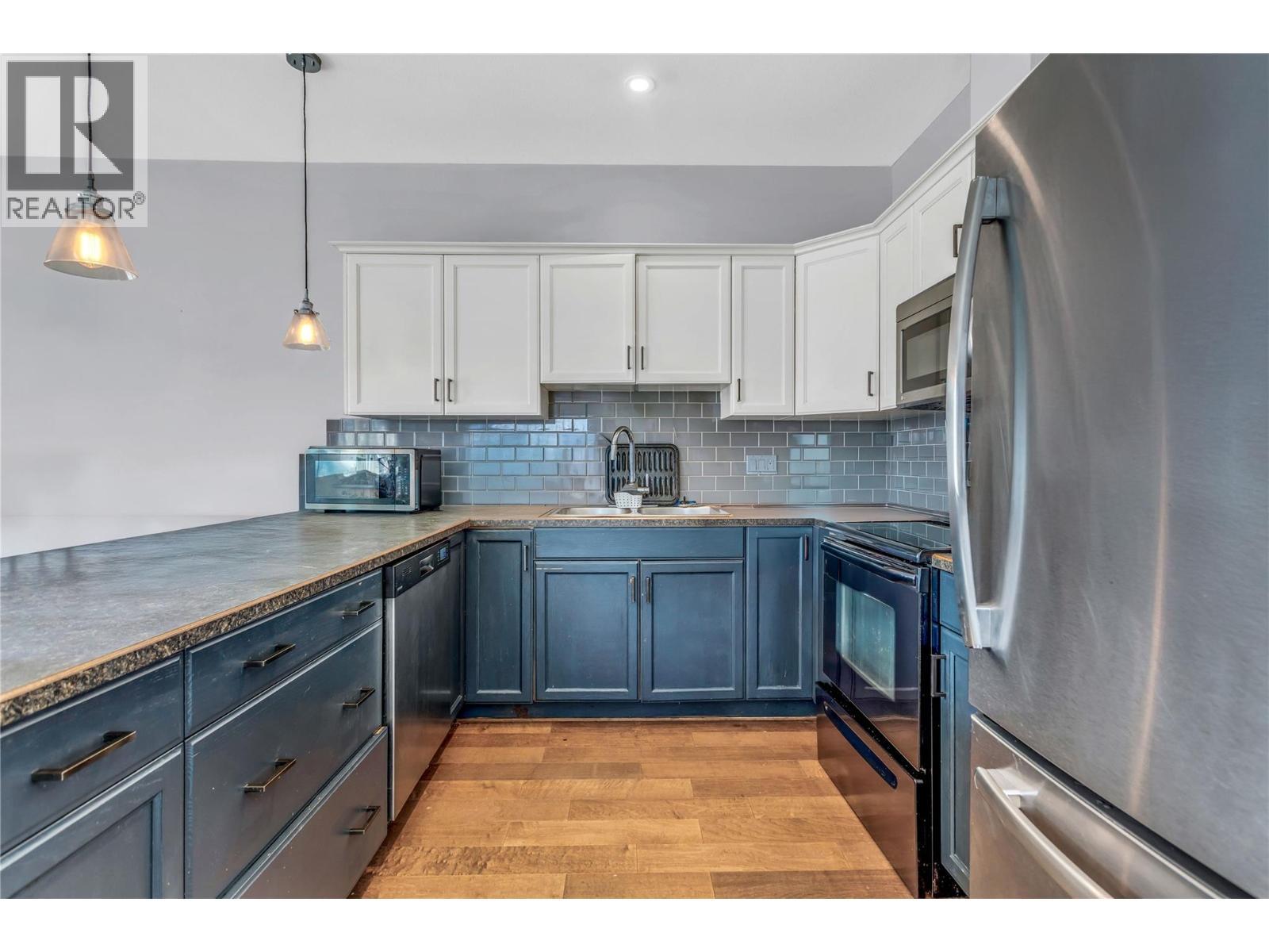 250 Hollywood Road S Unit# 302, Kelowna, BC - Indoor Photo Showing Kitchen
